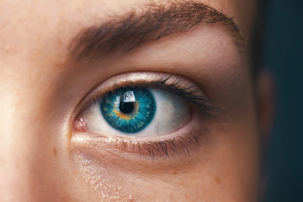 wearing contact lenses tips and recommendations